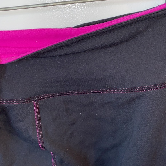 Lululemon Reversible Athletic Capri Leggings - Picture 4 of 4